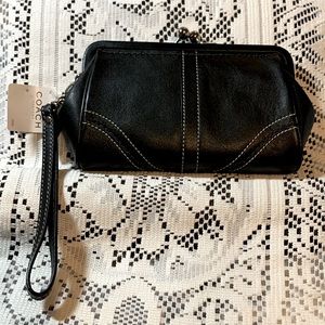 NWT Coach Black Leather Soho Framed Wristlet with Kiss Lock Closure